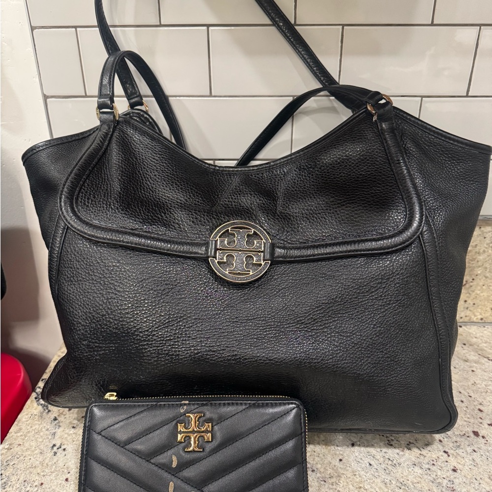 TORY BURCH Amanda Easy Leather Tote comes with wallet